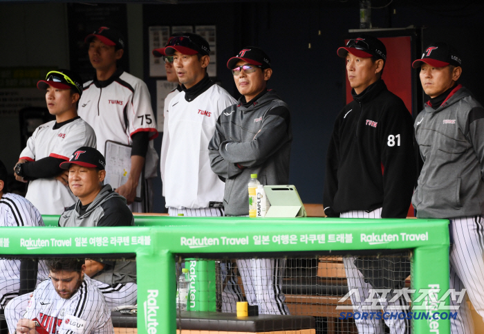 "볼넷·주루사·실책…비기기만 해도 됐는데" 염경엽의 한탄, 1위 안심 못…