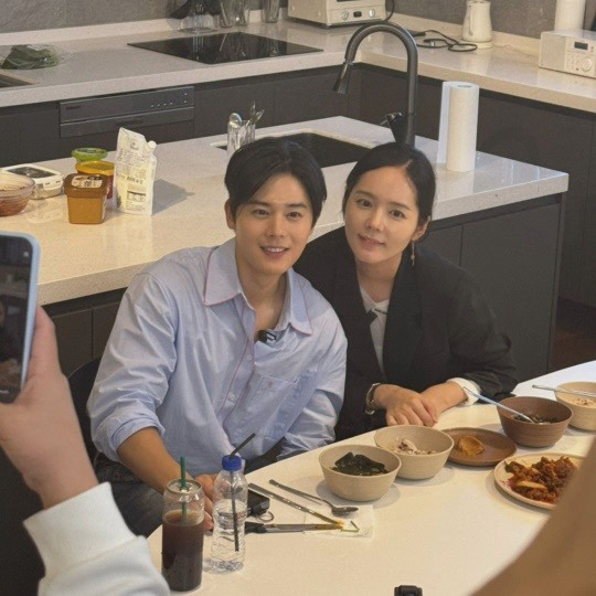 김동준, 한가인과 쌍둥이 남매급 닮은꼴 “첫 만남에 묘한 익숙함” (라디…