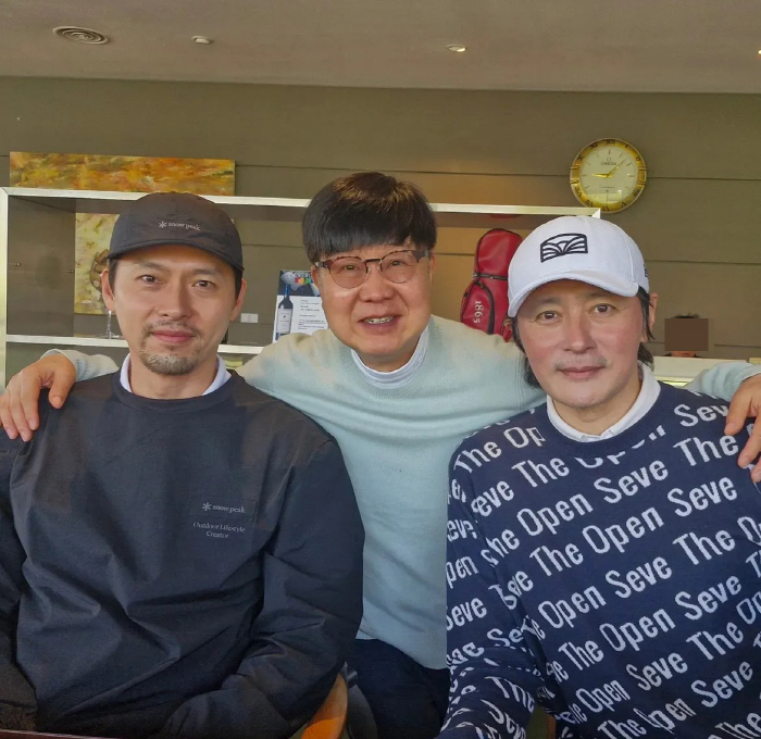 수염 난 현빈·얼굴 탄 장동건..리얼한 절친 근황샷
