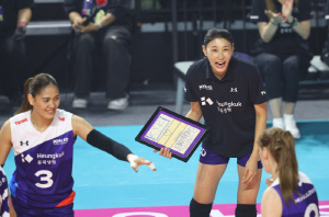 '김연경 감독' 데뷔전 이겼다! 전 세계 별들이 인천에 집결 → '넥스트 댄스' 응원