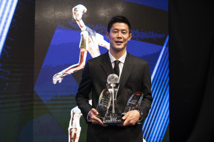 "영원히 기억될 90+9" '수엡 레전드'안병준,축구선수 아들 안용찬과 …