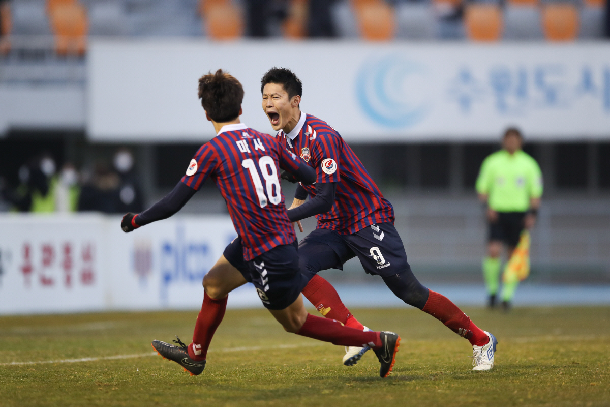 "영원히 기억될 90+9" '수엡 레전드'안병준,축구선수 아들 안용찬과 …