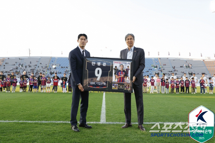 "영원히 기억될 90+9" '수엡 레전드'안병준,축구선수 아들 안용찬과 …