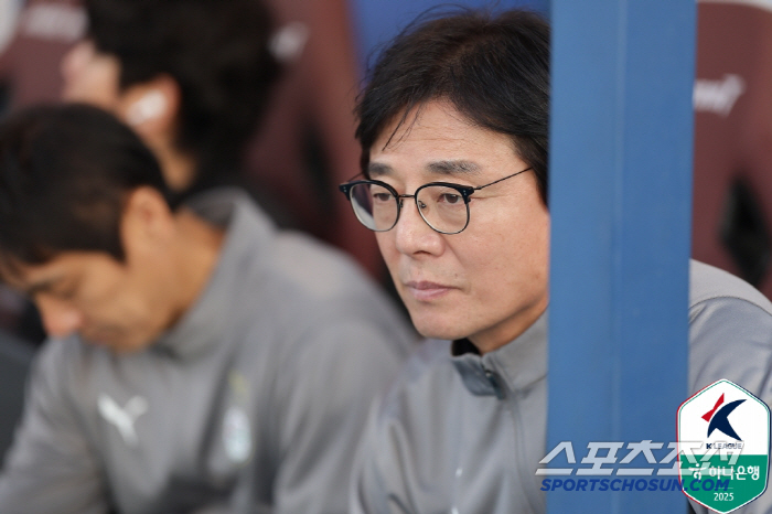 '샤프볼에 0대3일격'황선홍 대전감독