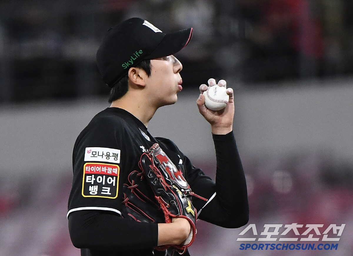 '국내 1선발급' 트레이드 초대박, 리그 불명예 1위인데 도대체 어떻게?…