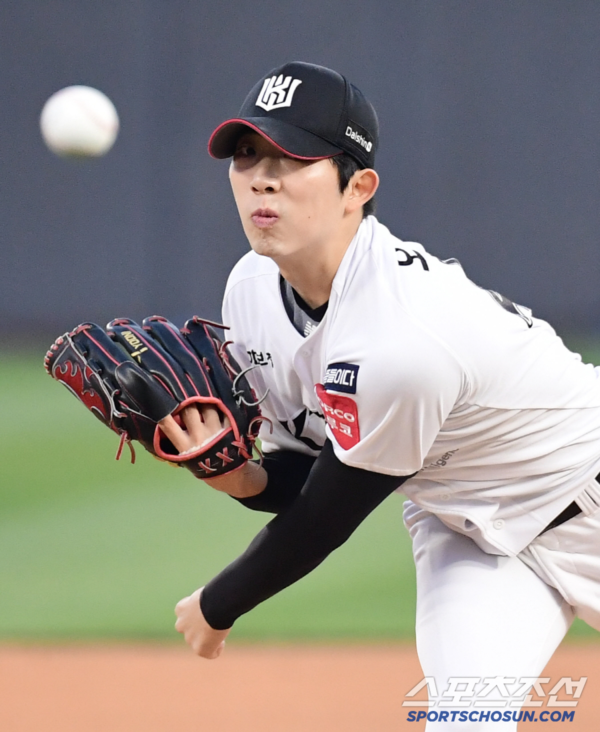 '국내 1선발급' 트레이드 초대박, 리그 불명예 1위인데 도대체 어떻게?…