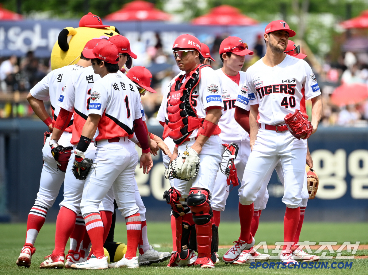 '와 도대체 FA 또 얼마 줘야 돼' 8→4위 판 뒤흔든 KIA, 이 선…