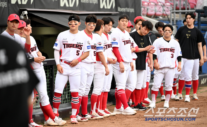 '와 도대체 FA 또 얼마 줘야 돼' 8→4위 판 뒤흔든 KIA, 이 선…