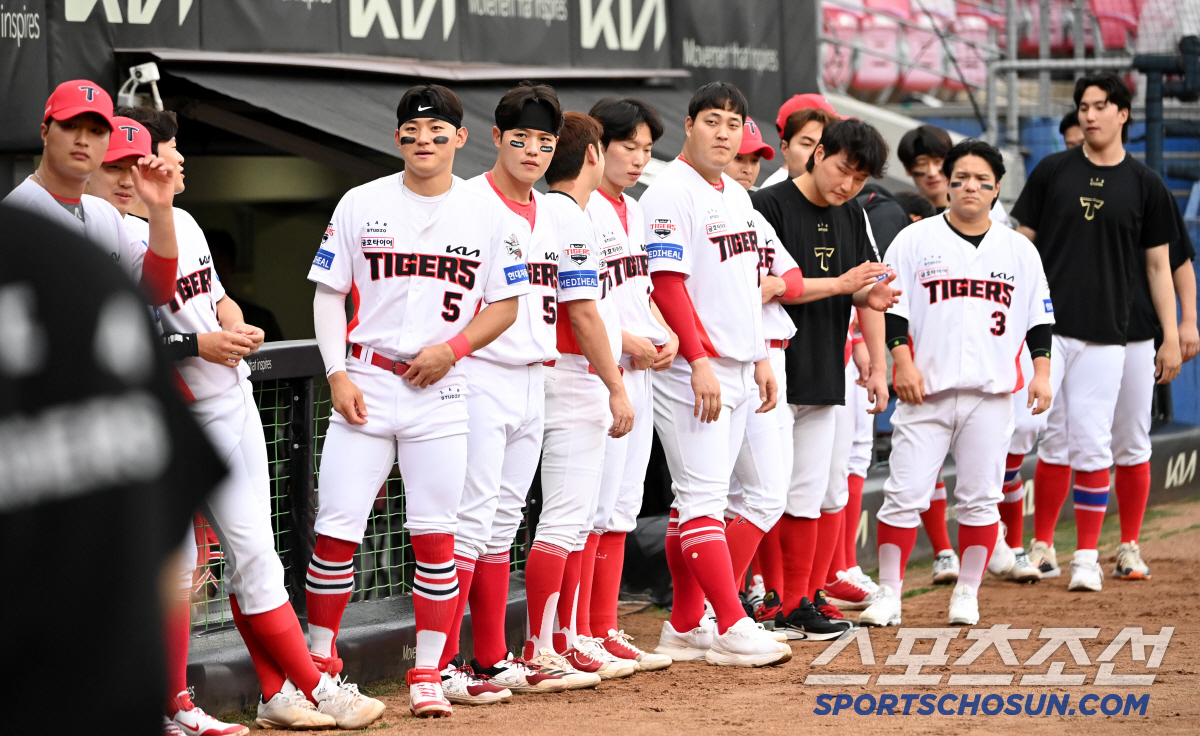 '와 도대체 FA 또 얼마 줘야 돼' 8→4위 판 뒤흔든 KIA, 이 선…