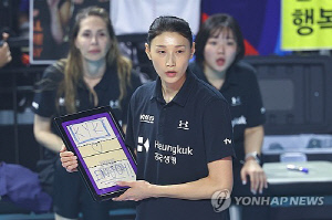 하트만 덩그러니 그려진 '감독 데뷔전' 김연경의 작전판