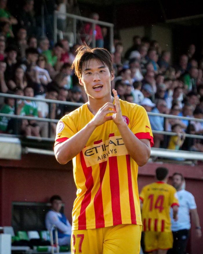 이강인 이후 이런 유망주 없었다...'韓 축구 신동' 김민수, 12골 폭발→4부 승격 보인다 '1차전 결승골 폭발'