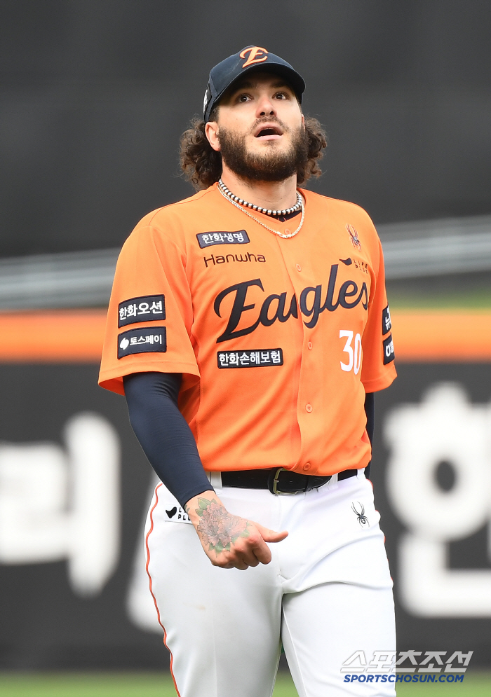 "모자 벗고 존경과 경의를…" 구단 최초 외인 MVP→RYU 넘은 K, …