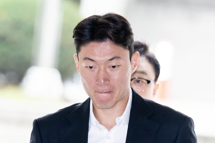 '불법 촬영' 황의조 집행유예 2년+징역 1년→5개월 만에 득점포...팀은 2부 강등 경쟁, 커리어는 끝날 위기