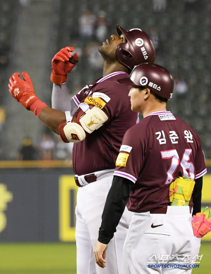 'ERA 7.17' 수상하다, 27억→5억 헐값이긴 한데…왕년의 20승 …