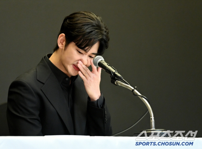 김수현, 대만서 '60억원 손배소' 패소 위기...현지 언론 "회사에 큰…