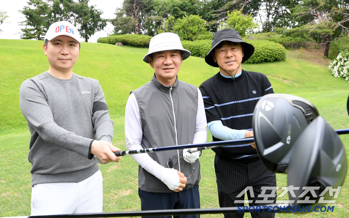 다시 뭉친 '리우 인연' 정몽규X신태용X유승민, 필드 위 '웃음꽃' 우정…