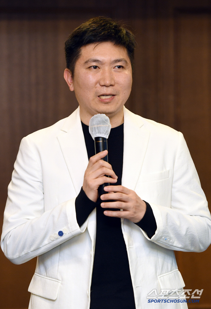 다시 뭉친 '리우 인연' 정몽규X신태용X유승민, 필드 위 '웃음꽃' 우정…