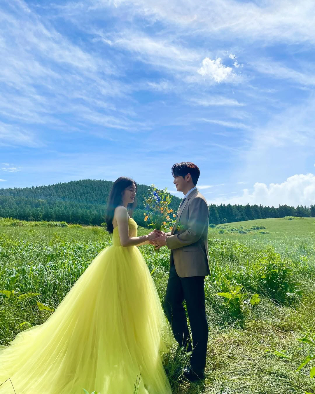 '전역' 고우림, ♥김연아와 '신혼' 설렘에 더 밝아진 미소...커플링도…