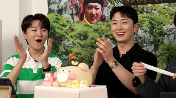 '전역' 고우림, ♥김연아와 '신혼' 설렘에 더 밝아진 미소...커플링도…