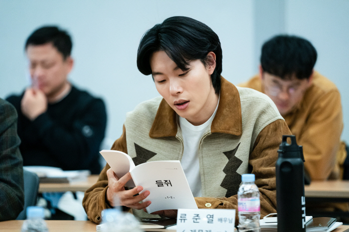 [공식] 이번이 처음이라고? 류준열·설경구, '들쥐'로 연기인생 첫 호흡