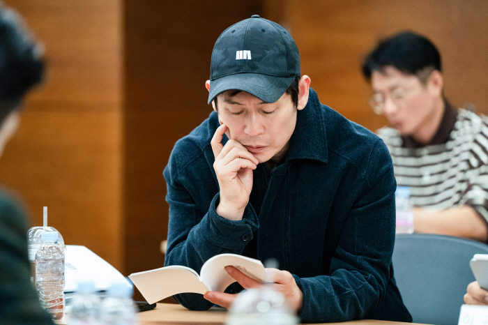 [공식] 이번이 처음이라고? 류준열·설경구, '들쥐'로 연기인생 첫 호흡