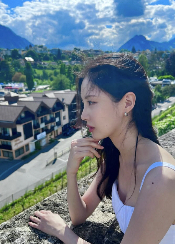 서현, 군살 하나 없는 '뼈말라'의 정석..청량 날씨만큼 반짝이는 극강 …