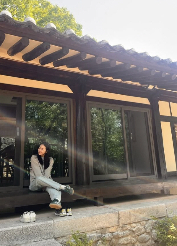 [SCin스타] 최지우, 5살 딸 육아 해방..'절친' 윤유선→신애라와 …