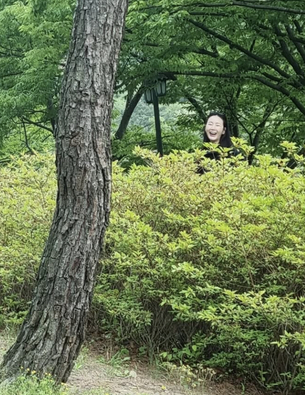 [SCin스타] 최지우, 5살 딸 육아 해방..'절친' 윤유선→신애라와 …