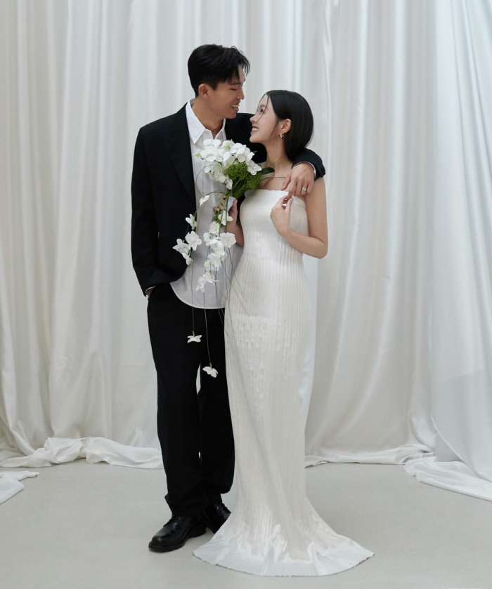 ‘손예진 닮은 이광기 딸♥’ 정우영, 지하철 웨딩 사진 공개 “예쁘게 잘…