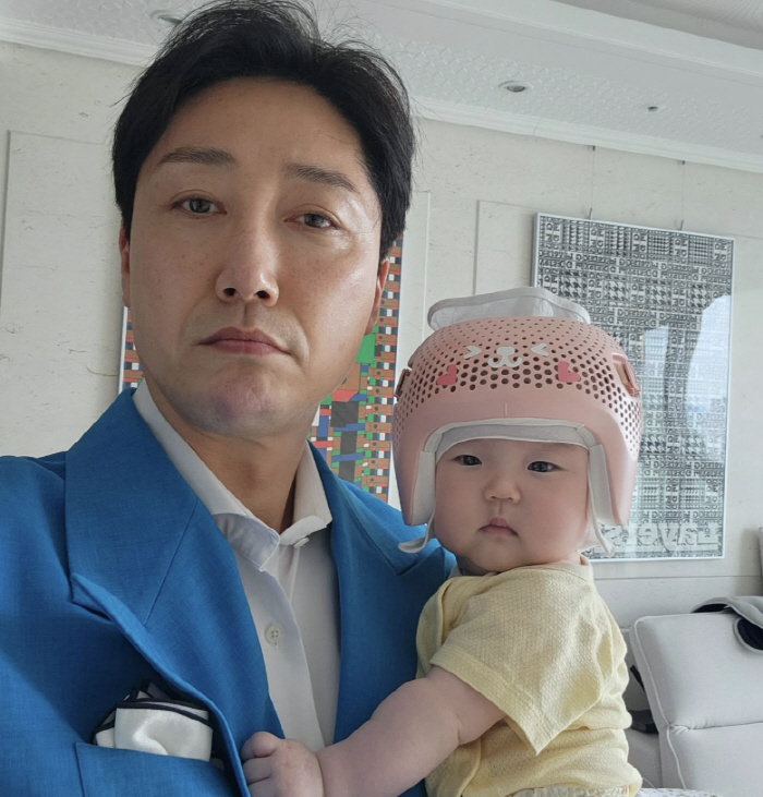 손헌수, 생후 157일 딸에 '두상교정 헬멧' 씌웠다 "마음 찢어져"
