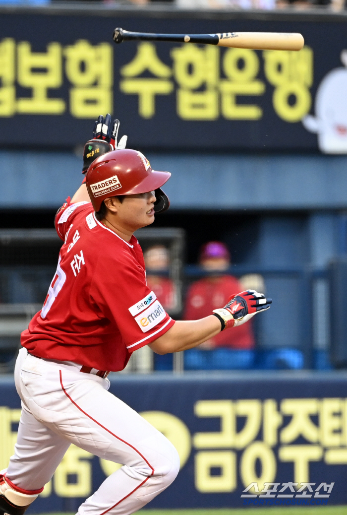 KIA 졌다! SSG 3연승 단독 4위! 휴.. 9회 2사만루 진땀 세이브 → 두산 충격의 4연패