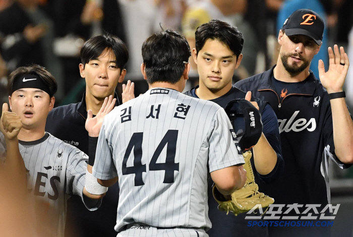 '157km 문동주도 반했다' KKKK 158km 마무리 김서현의 배짱투…