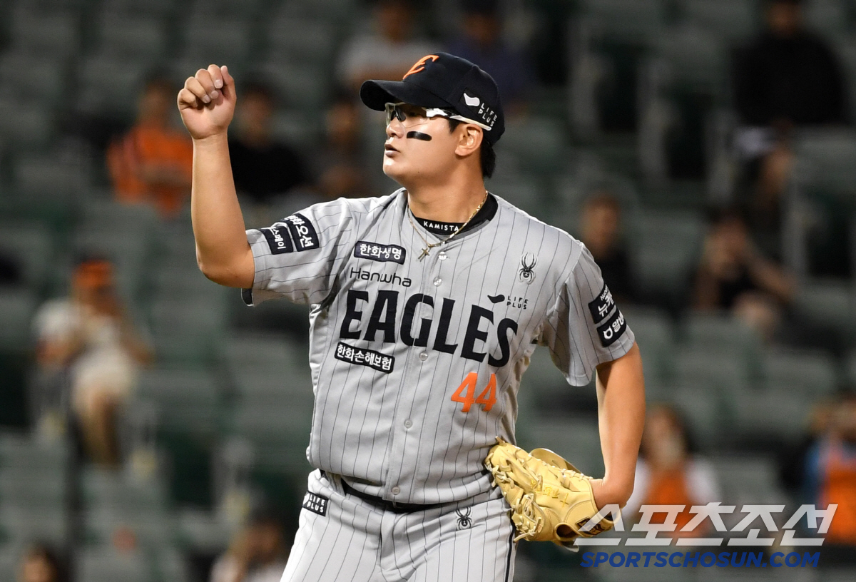 '157km 문동주도 반했다' KKKK 158km 마무리 김서현의 배짱투…