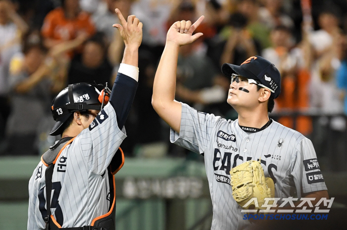 '157km 문동주도 반했다' KKKK 158km 마무리 김서현의 배짱투…