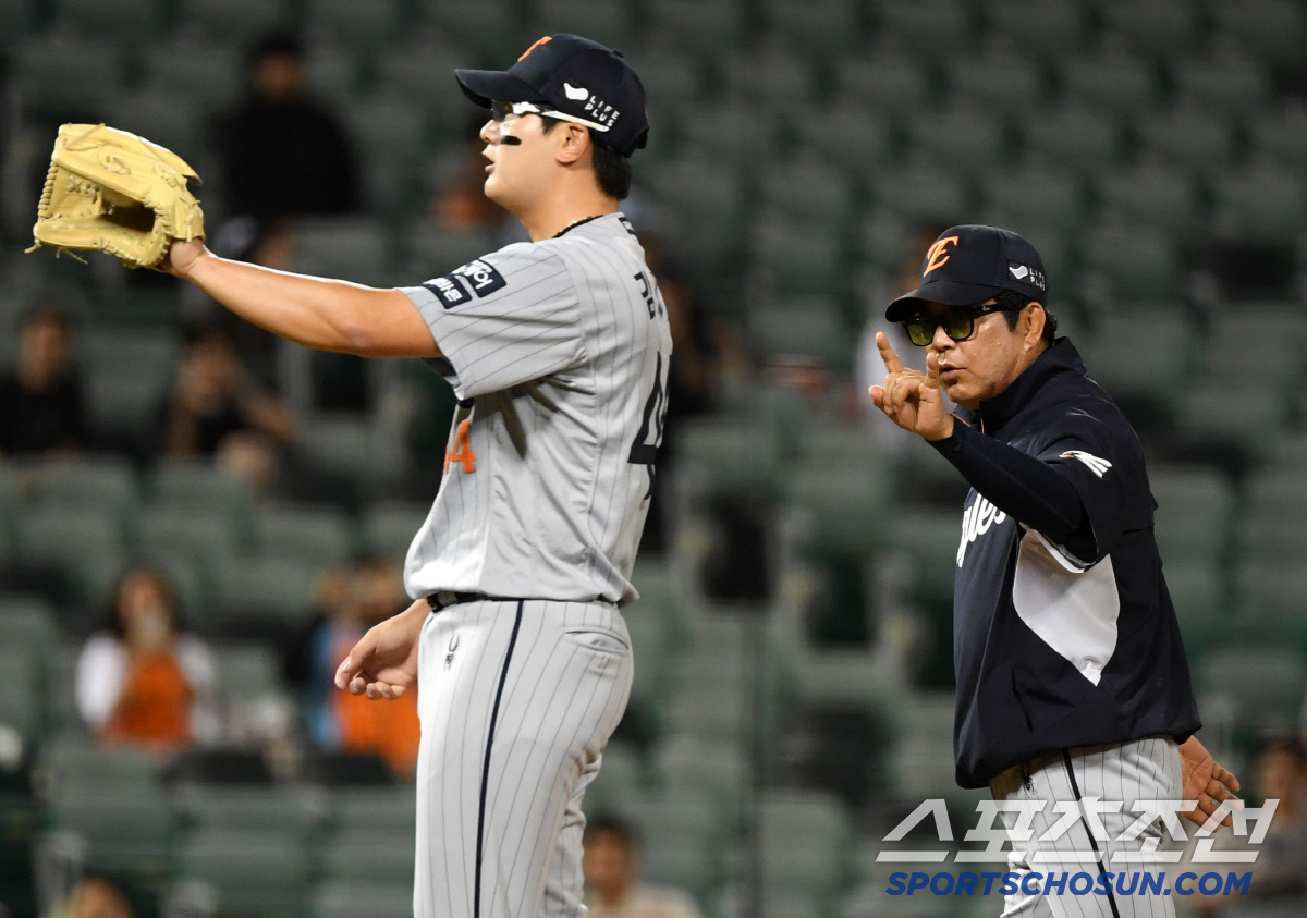 '157km 문동주도 반했다' KKKK 158km 마무리 김서현의 배짱투…