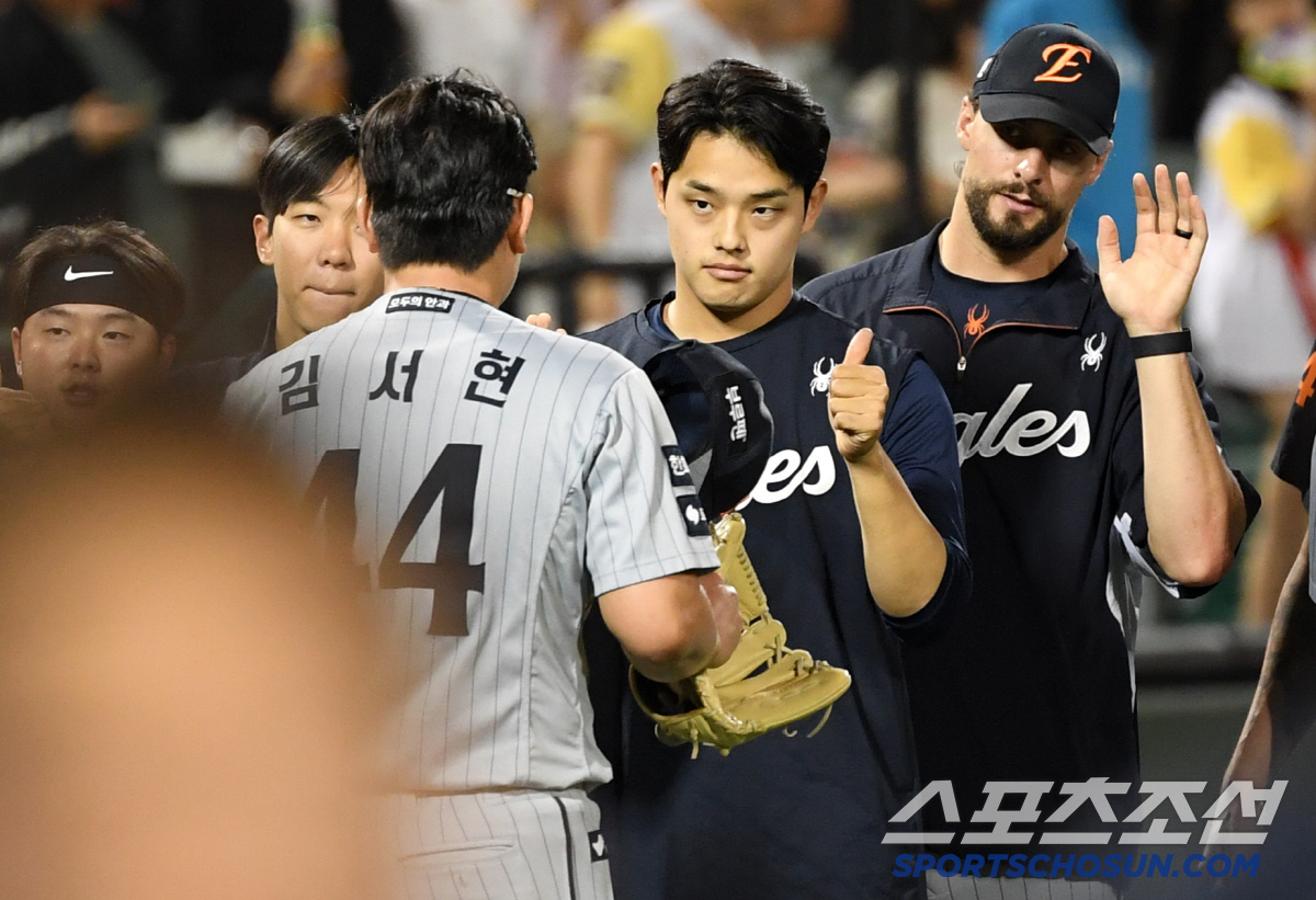 '157km 문동주도 반했다' KKKK 158km 마무리 김서현의 배짱투…