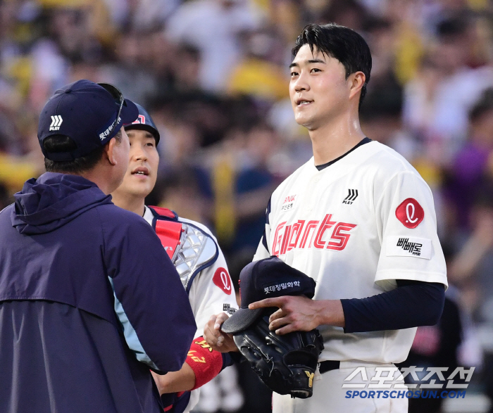 ABS도 외면하다니...  157㎞ 3구 삼진에 환호→볼넷 6개 9실점 와르르. 9년차 파이어볼러 유망주 더이상 어쩌란 말인가