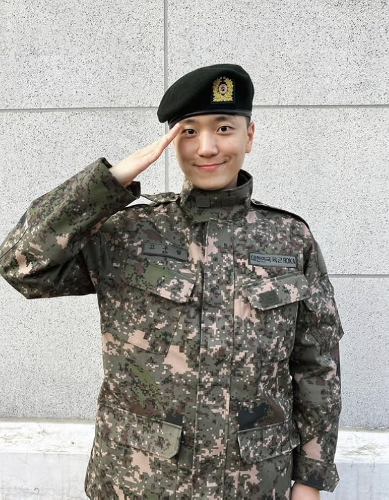 '퀸연아' 품 안긴 고우림, 감격 소감 "관심과 격려 속 건강히 전역"[…