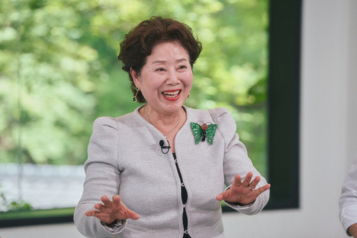 '80세 유튜버' 선우용녀 "벤츠 타고 호텔 조식, 일주일 서너번...돈…