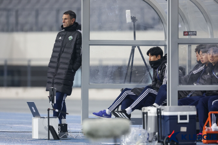 "정신 차려 한국축구" 광주 돌풍에도 5년만에 AFC 랭킹 최저치…일본은…