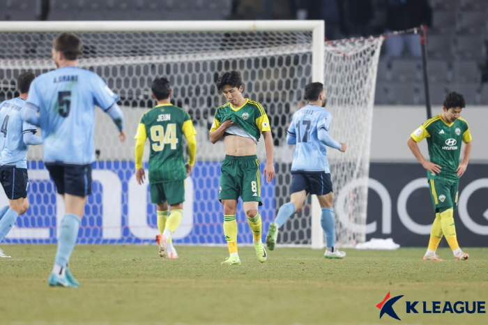 "정신 차려 한국축구" 광주 돌풍에도 5년만에 AFC 랭킹 최저치…일본은…