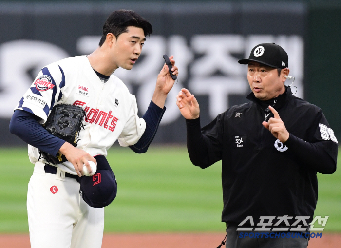 '하필 피치컴 장비가 거기서...' 9년차 아픈 손가락 윤성빈, 157km 뿌렸으나 긴장감 떨치지 못하고