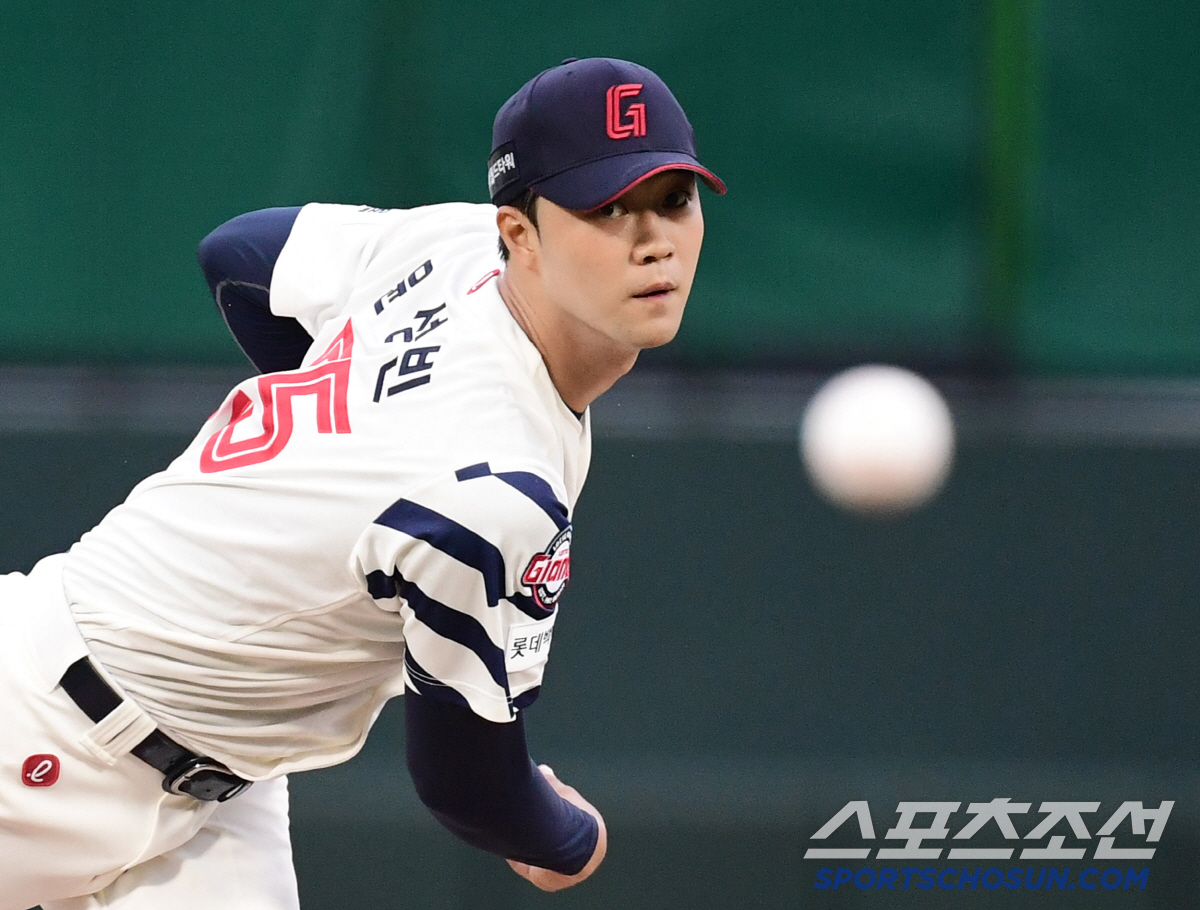 157km에도 1이닝 9실점 윤성빈 결국 2군으로. 왼손 홍민기, 신인 …