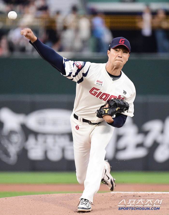 157km에도 1이닝 9실점 윤성빈 결국 2군으로. 왼손 홍민기, 신인 …