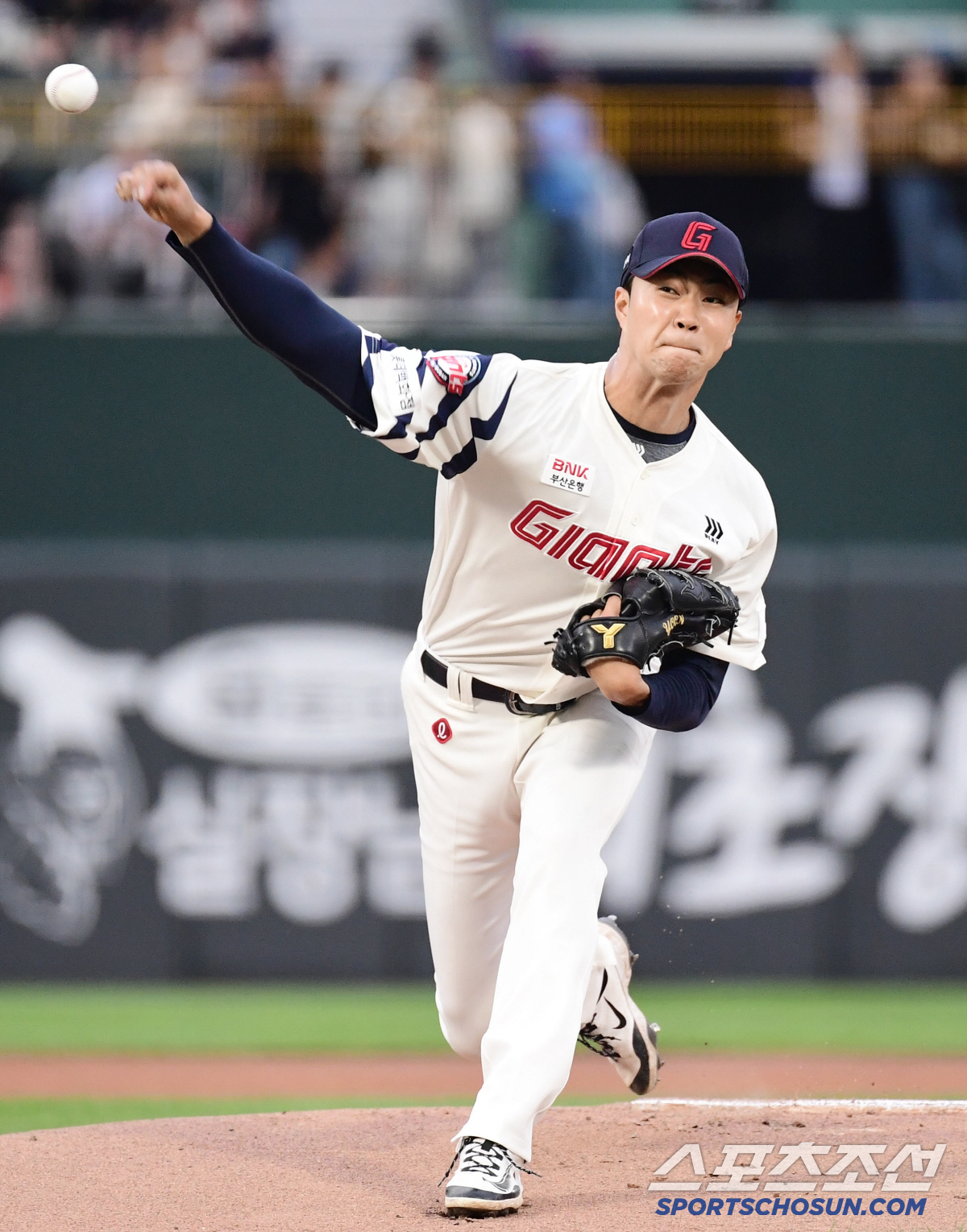 157km에도 1이닝 9실점 윤성빈 결국 2군으로. 왼손 홍민기, 신인 …