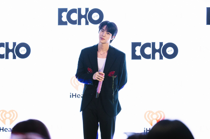 BTS 진, 美 뉴욕 밝히다…엠파이어 스테이트 빌딩 점등식 참석