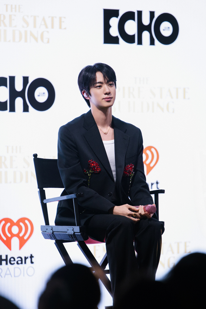 BTS 진, 美 뉴욕 밝히다…엠파이어 스테이트 빌딩 점등식 참석