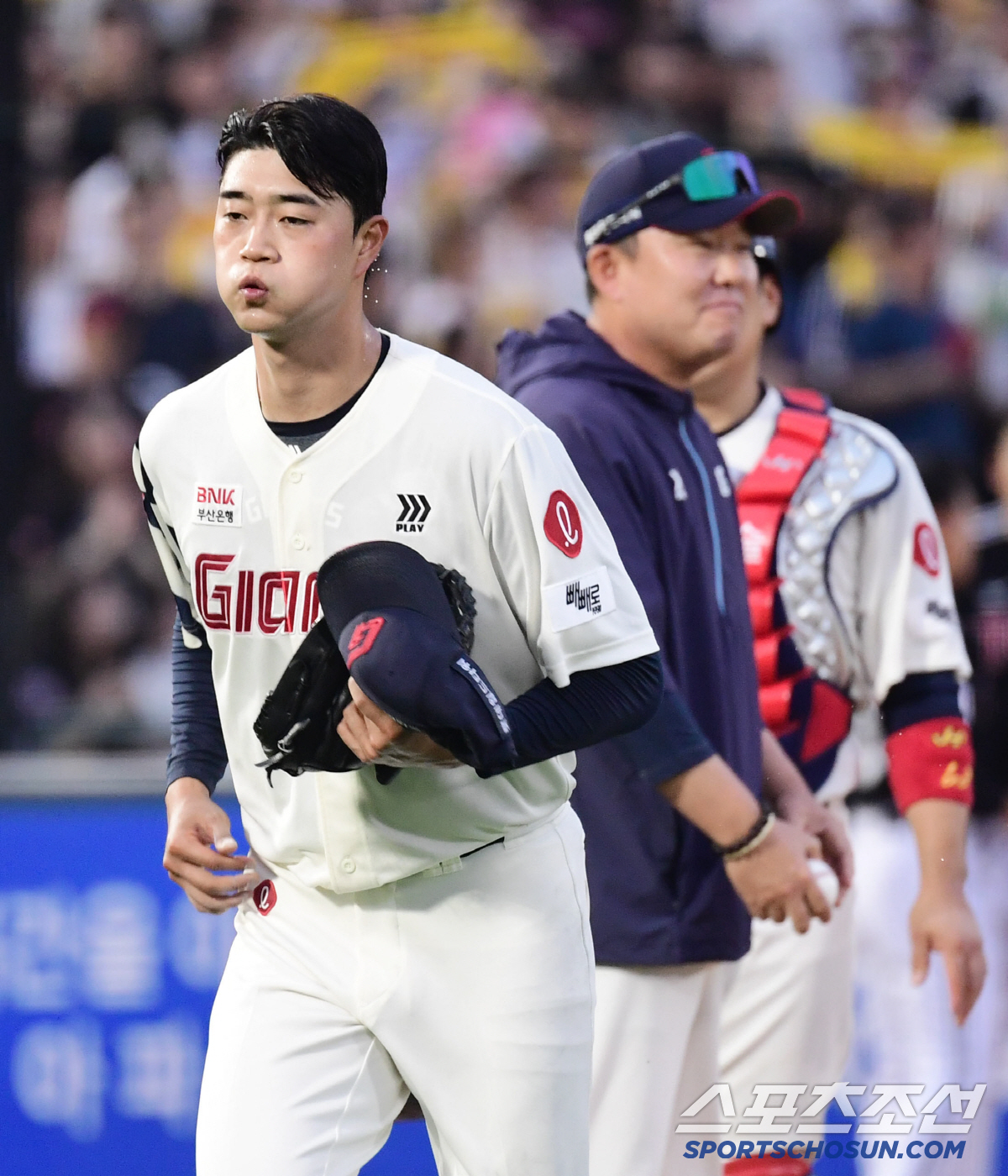 "주자있을 때 중간으로." 1이닝 9실점 최악 2군행. 157km 유망주…
