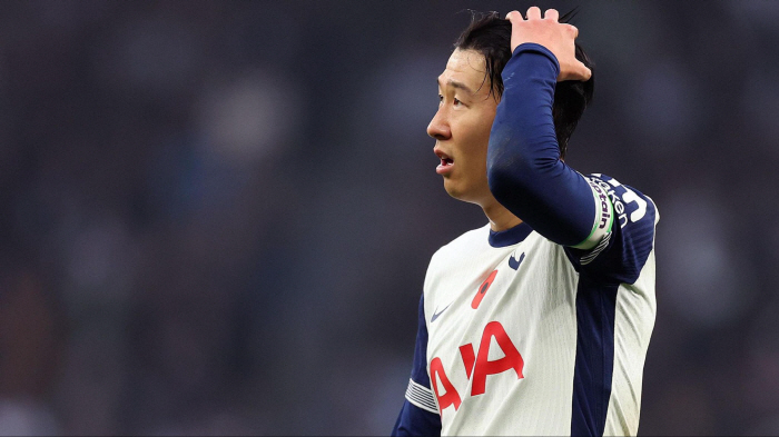 韓축구 대절망! '손흥민 선발 명단 이탈' 시나리오 떴다…그토록 바라던 결승서 히샬리송에 밀려 '벤치 시작'