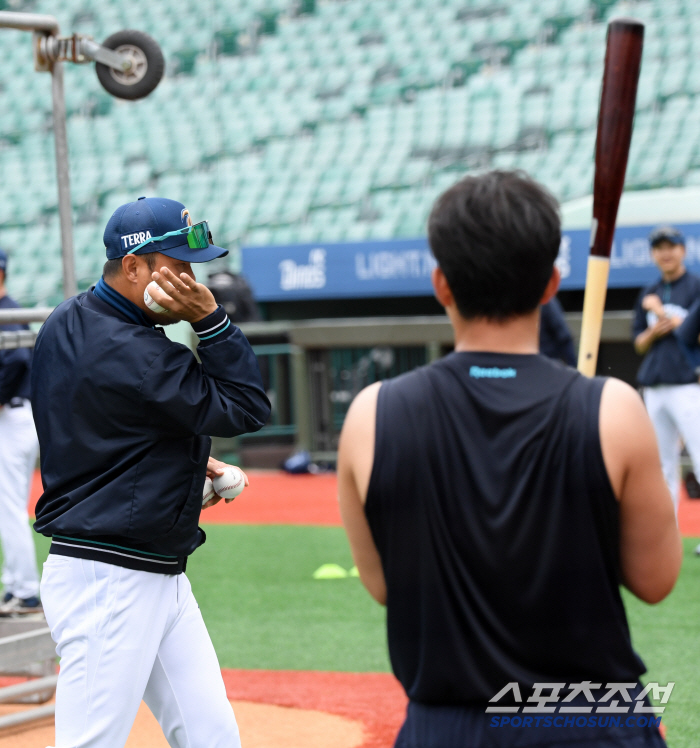 '이런 감독 또 없다' 김휘집 위해 직접 나선 '호부지' 이호준 감독..…